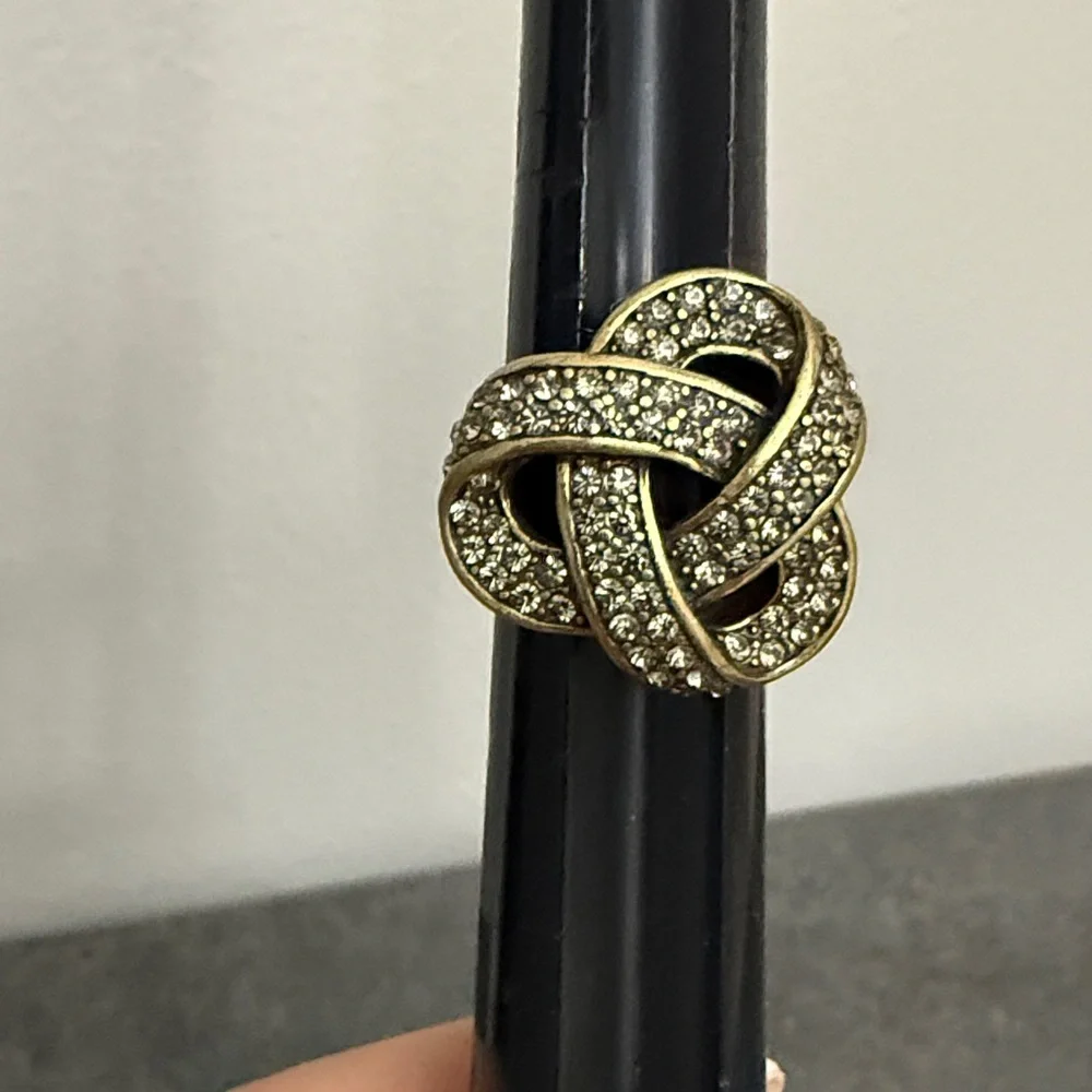 Preloved Heidi Daus Firget me Knot gold tone ring - Picture 6 of 7